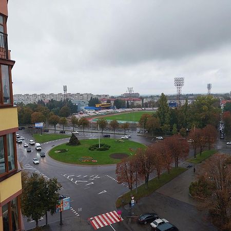 Романтичні апартаменти у центрі Луцк Экстерьер фото